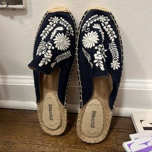 LIKE NEW Soludos slides/slip on/mule shoes Size 7.5